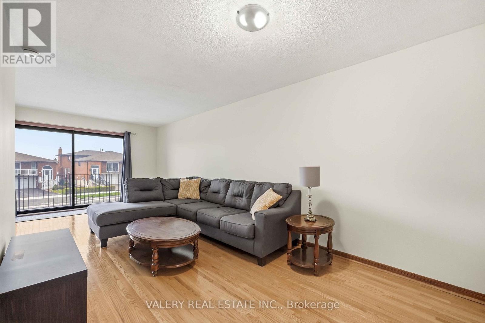 A - Upper - 49 Sentinel Road, Toronto, Ontario  M3J 3E4 - Photo 7 - W13662792