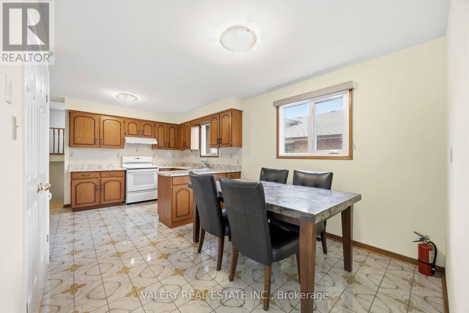 A - Upper - 49 Sentinel Road, Toronto, Ontario  M3J 3E4 - Photo 8 - W13662792