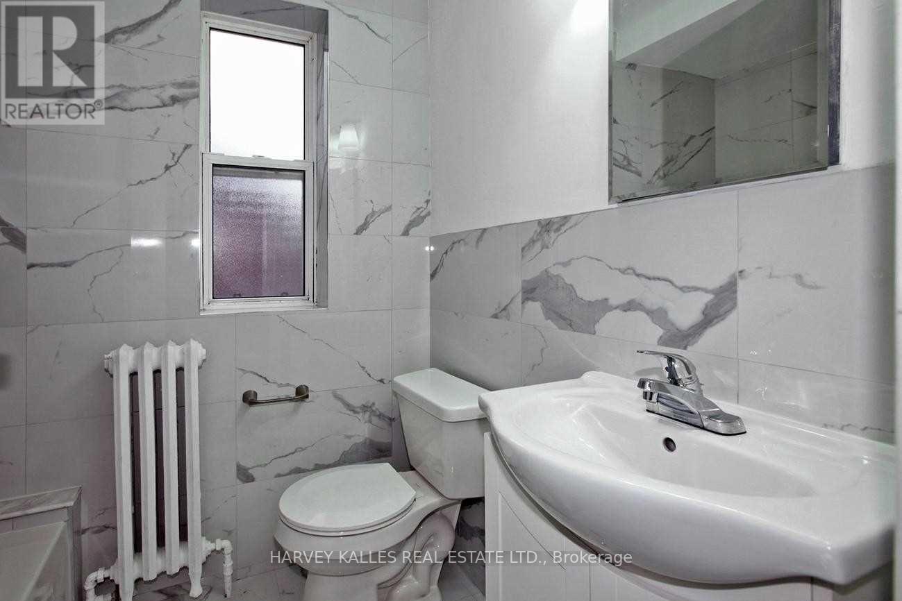 Unit B - 149 Kitchener Avenue, Toronto, Ontario  M6E 2B9 - Photo 7 - W13662880