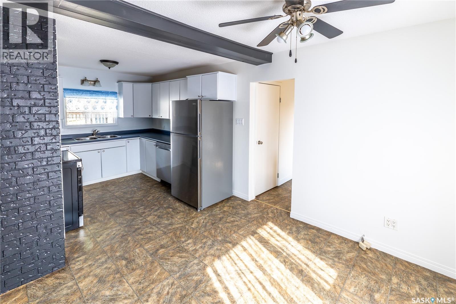 928 Hochelaga Street W, Moose Jaw, Saskatchewan  S6H 2H8 - Photo 9 - SK045173