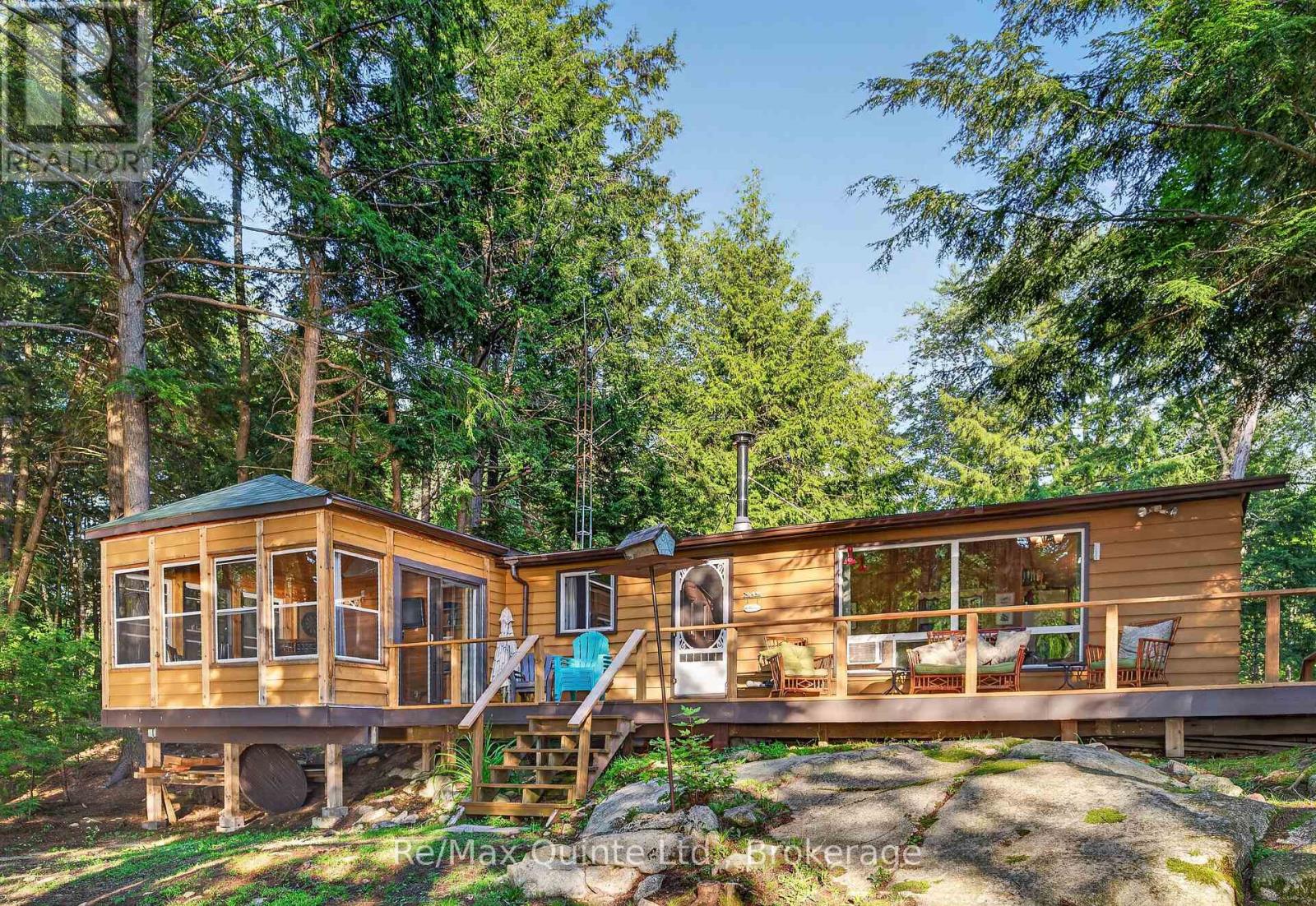 1549 GULL LAKE LANE, Frontenac, Ontario