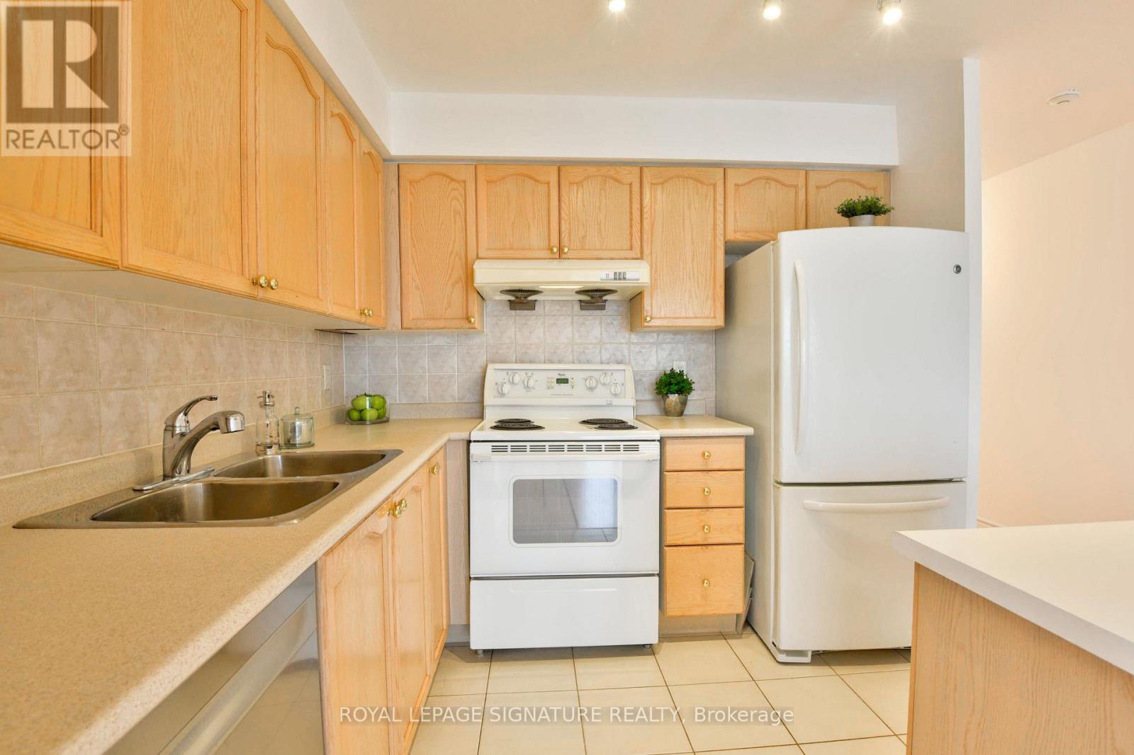 705 - 8 Mondeo Drive, Toronto, Ontario  M1P 5C7 - Photo 14 - E13662588