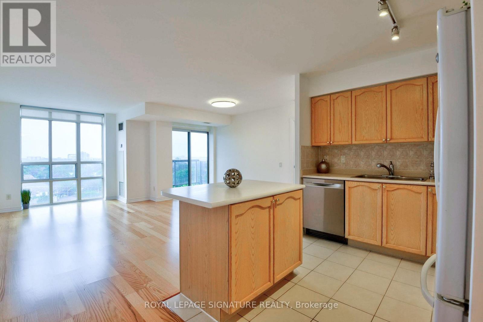 705 - 8 Mondeo Drive, Toronto, Ontario  M1P 5C7 - Photo 11 - E13662588