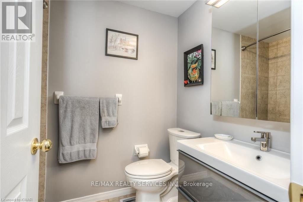 317 Briarmeadow Drive, Kitchener, Ontario  N2A 4L1 - Photo 12 - X13662680