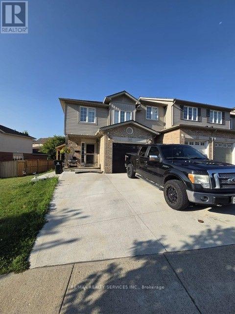 317 Briarmeadow Drive, Kitchener, Ontario  N2A 4L1 - Photo 2 - X13662680