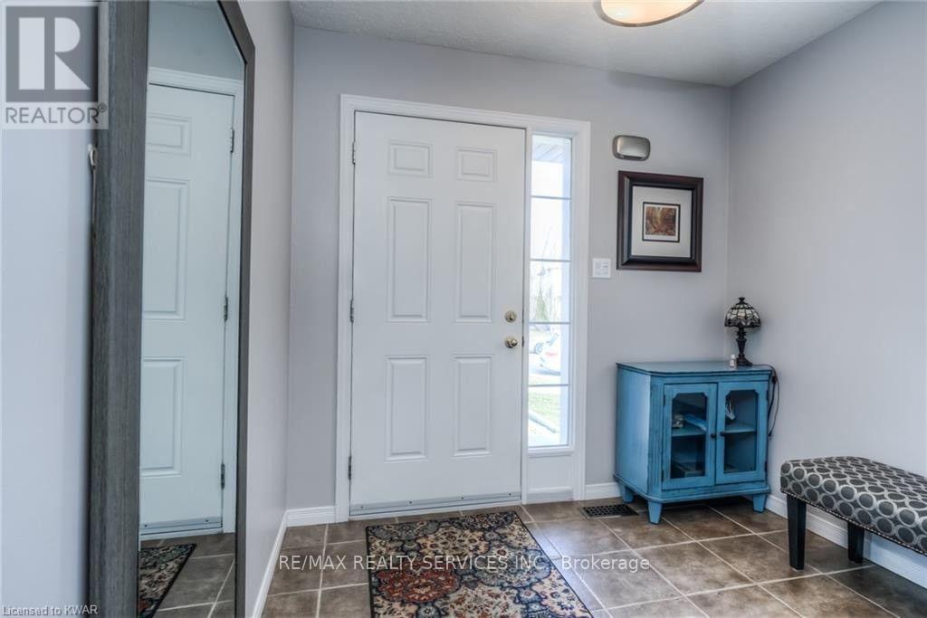 317 Briarmeadow Drive, Kitchener, Ontario  N2A 4L1 - Photo 4 - X13662680