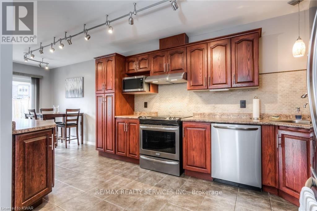 317 Briarmeadow Drive, Kitchener, Ontario  N2A 4L1 - Photo 6 - X13662680