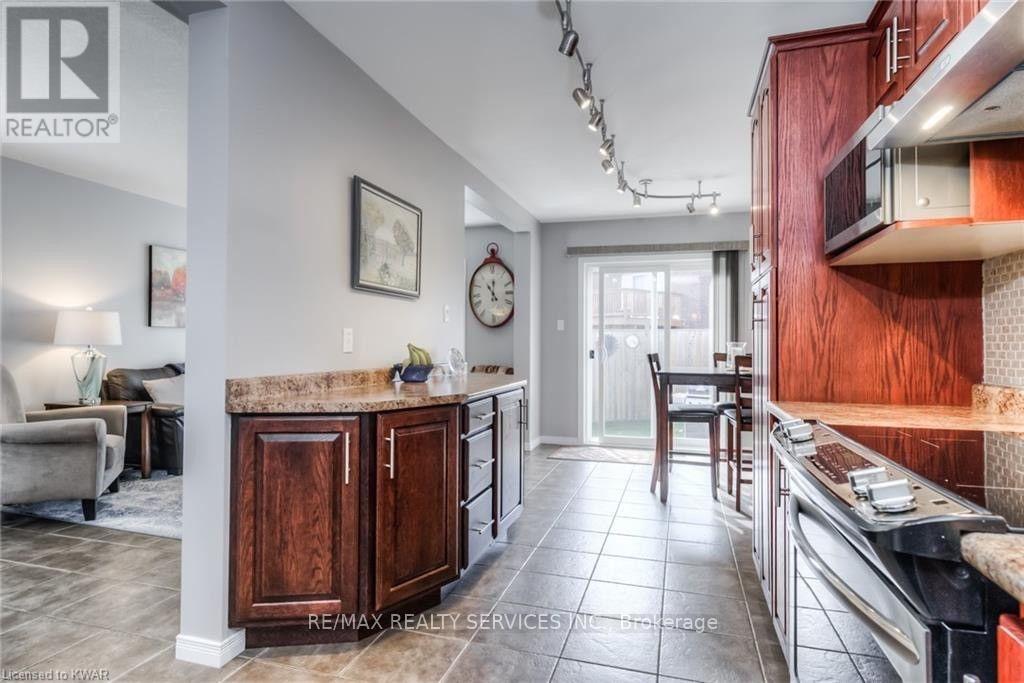 317 Briarmeadow Drive, Kitchener, Ontario  N2A 4L1 - Photo 7 - X13662680