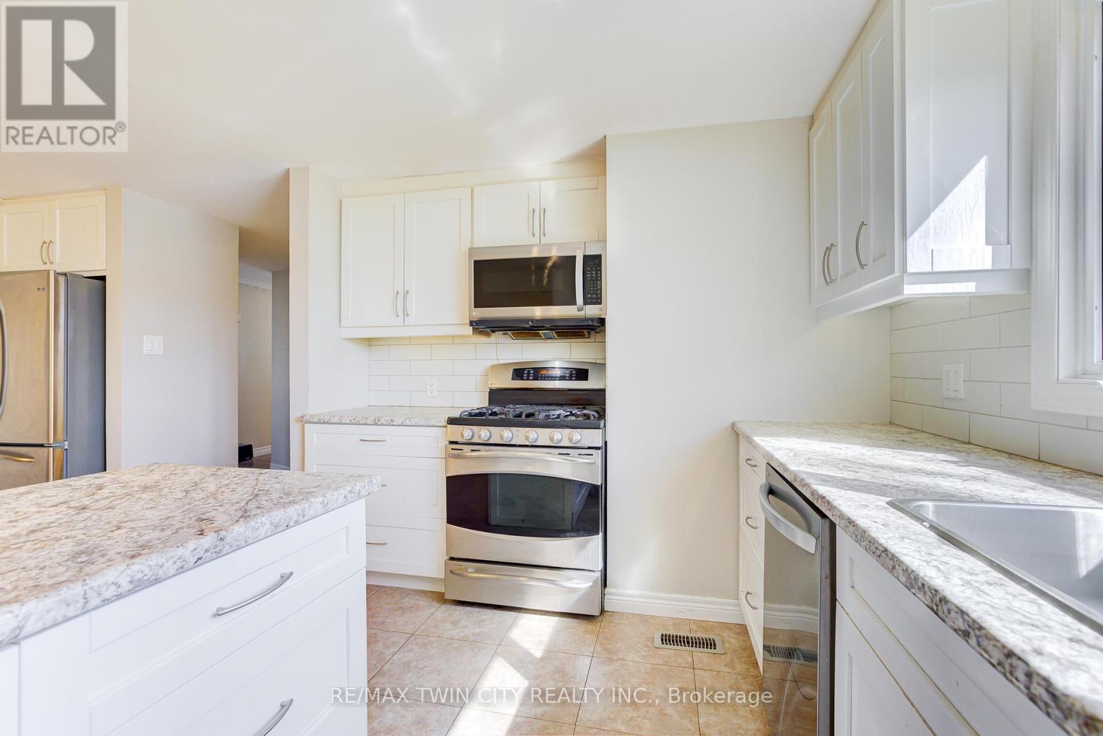 22 Blackhorne Crescent, Kitchener, Ontario  N2E 1T1 - Photo 10 - X13662698