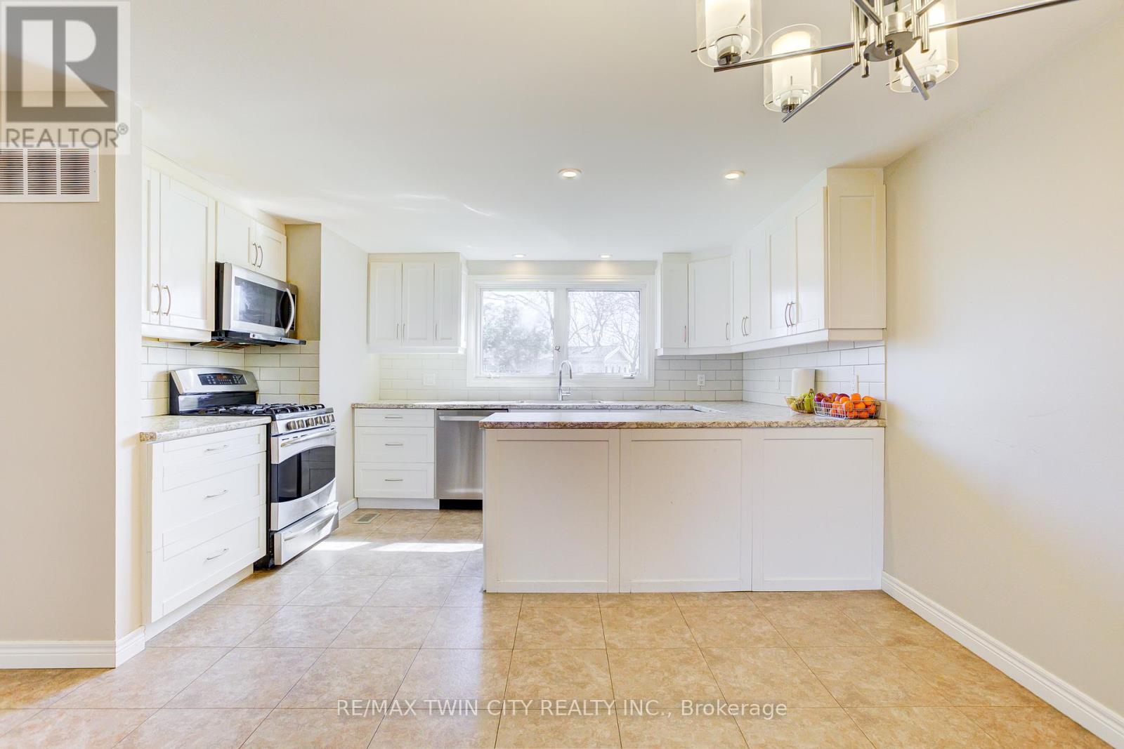 22 Blackhorne Crescent, Kitchener, Ontario  N2E 1T1 - Photo 6 - X13662698