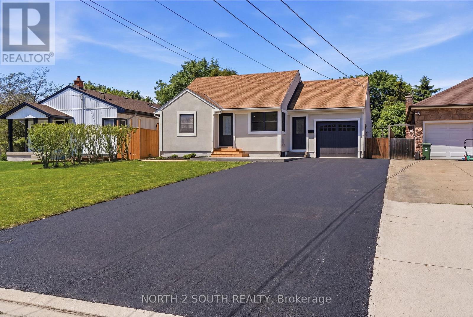 63 Chester Road, Hamilton, Ontario  L8E 1Y1 - Photo 2 - X13662808