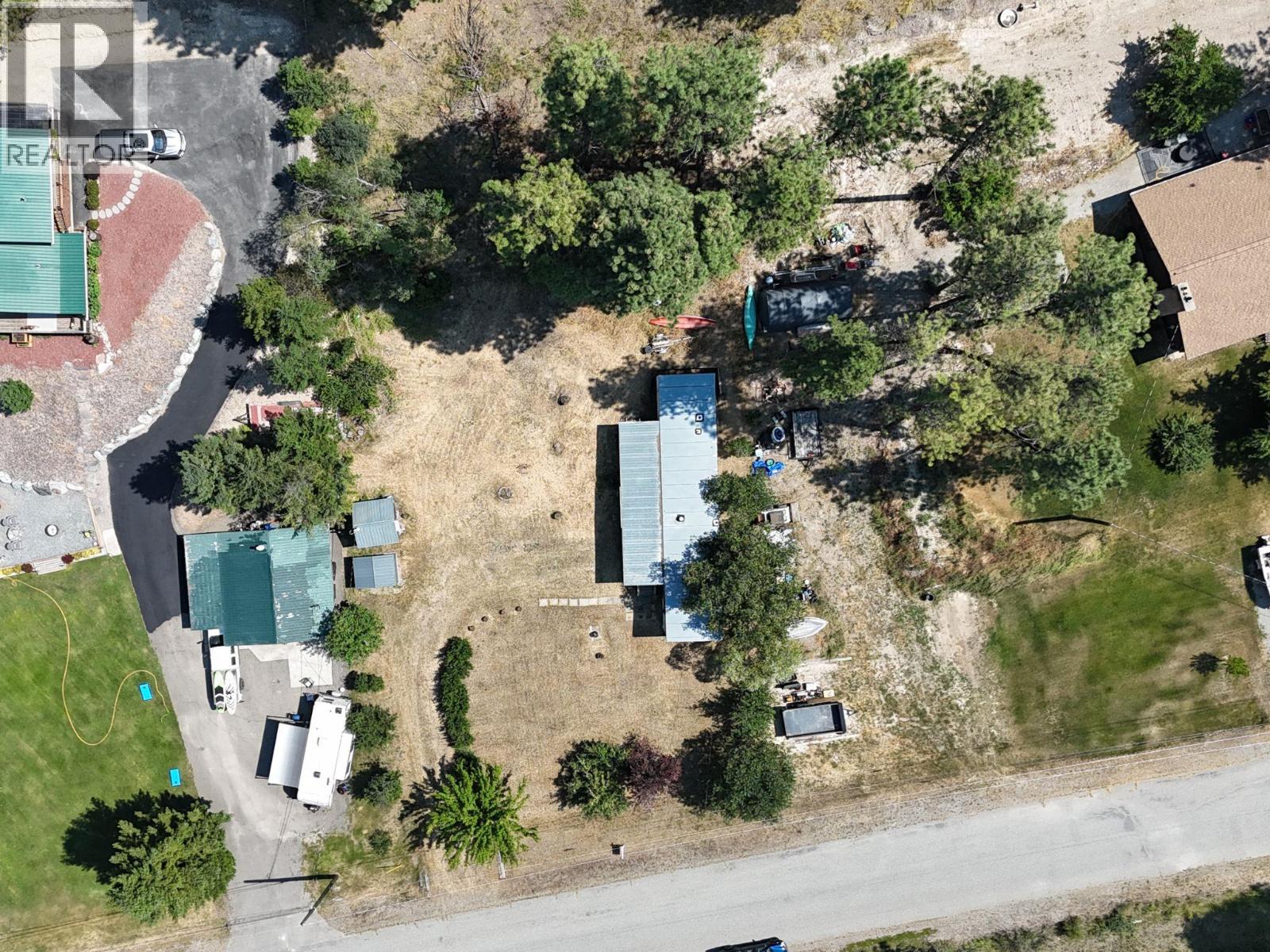 6294 Ash Road, Wasa, British Columbia  V0B 2K0 - Photo 3 - 10396088