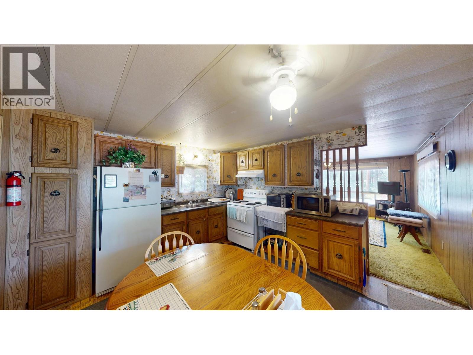 6294 Ash Road, Wasa, British Columbia  V0B 2K0 - Photo 7 - 10396088