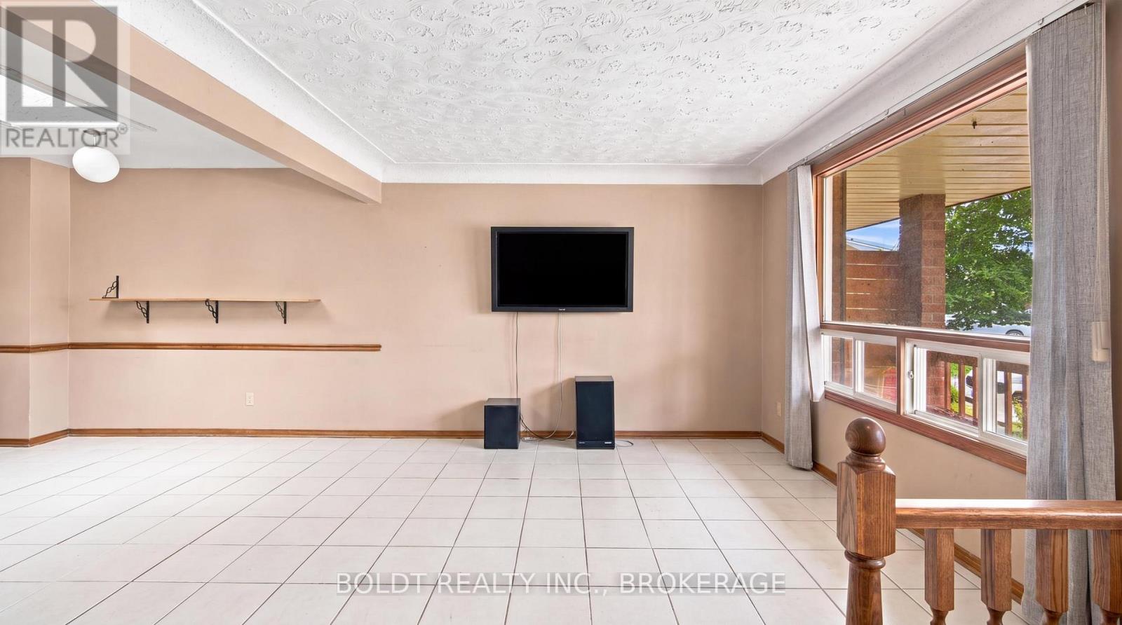 44 Culligan Crescent, Thorold, Ontario  L2V 4P1 - Photo 5 - X13662978