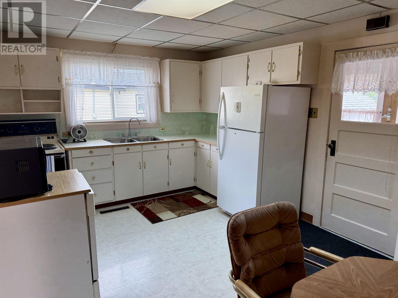 375 Empire Ave, Thunder Bay, Ontario  P7E 4S2 - Photo 5 - TB2602327