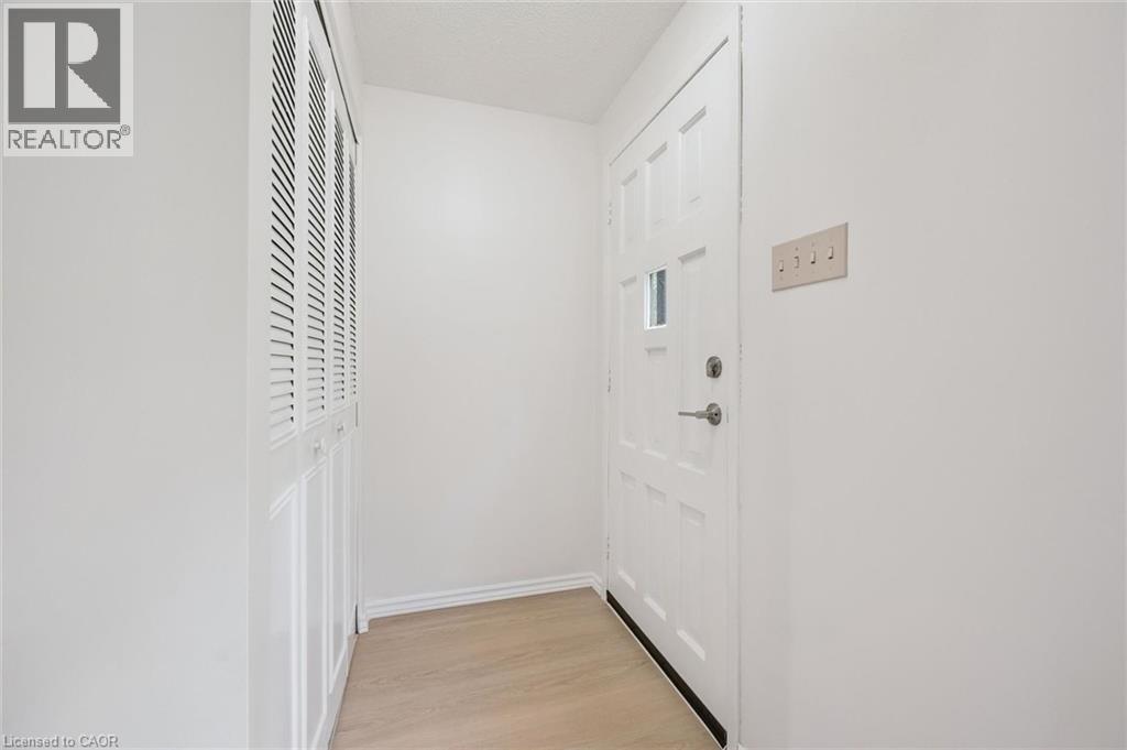 196 The Greenway, Cambridge, Ontario  N1R 6L9 - Photo 5 - 40853913
