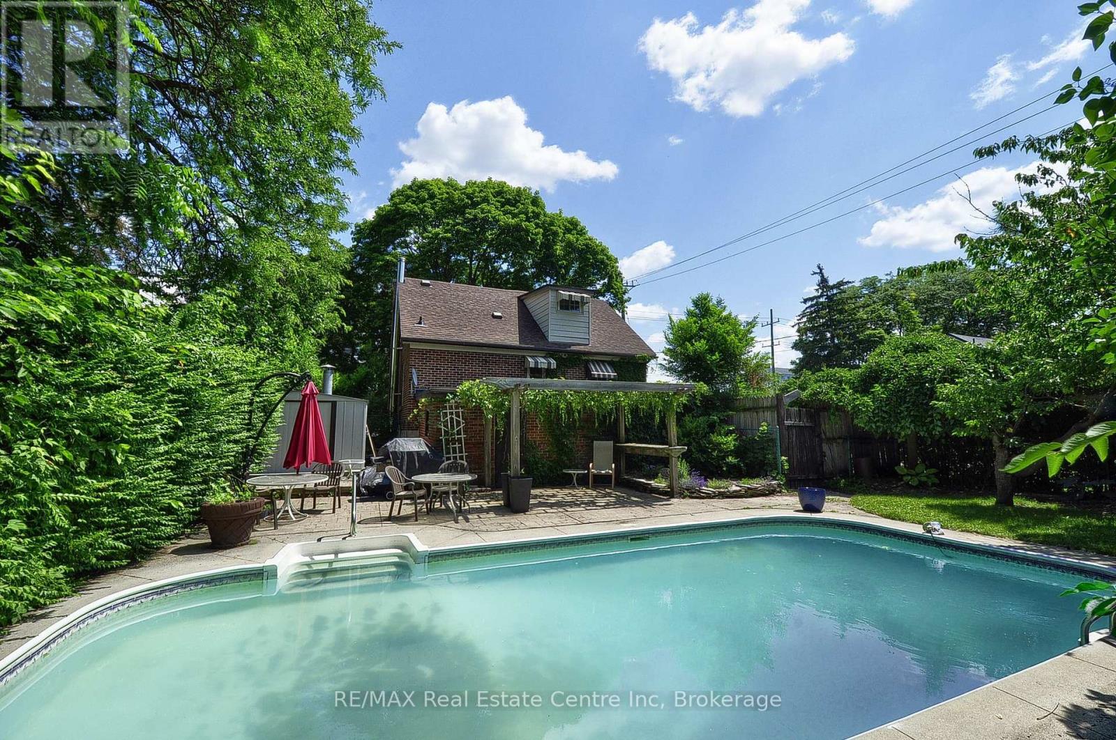 285 Albert Street W, Waterloo, Ontario  N2L 3T9 - Photo 3 - X13610856