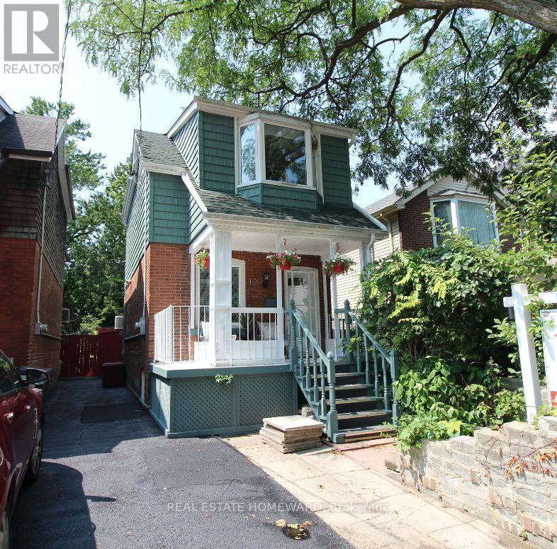 <div class="slider-price">$1,249,000</div><p>190 Rhodes Avenue, Toronto, Ontario</p>