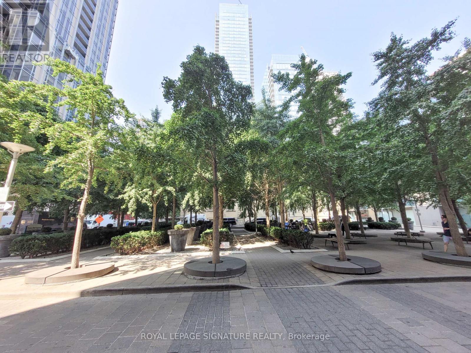 2205 - 18 Yorkville Avenue, Toronto, Ontario M4W 3Y8 - Photo 3 - C13648680