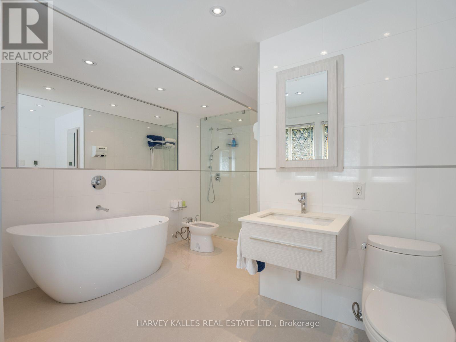 14 Dewbourne Avenue, Toronto, Ontario  M5P 1Z4 - Photo 18 - C13662952