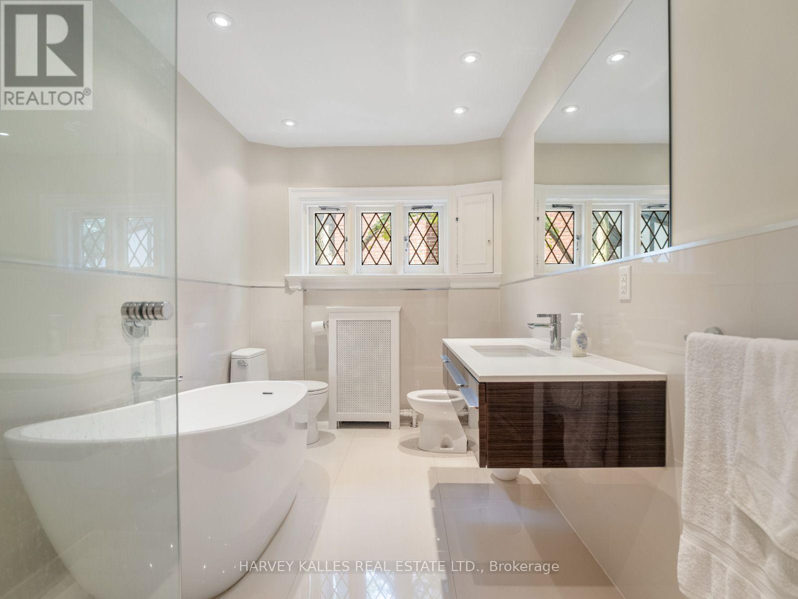 14 Dewbourne Avenue, Toronto, Ontario  M5P 1Z4 - Photo 23 - C13662952