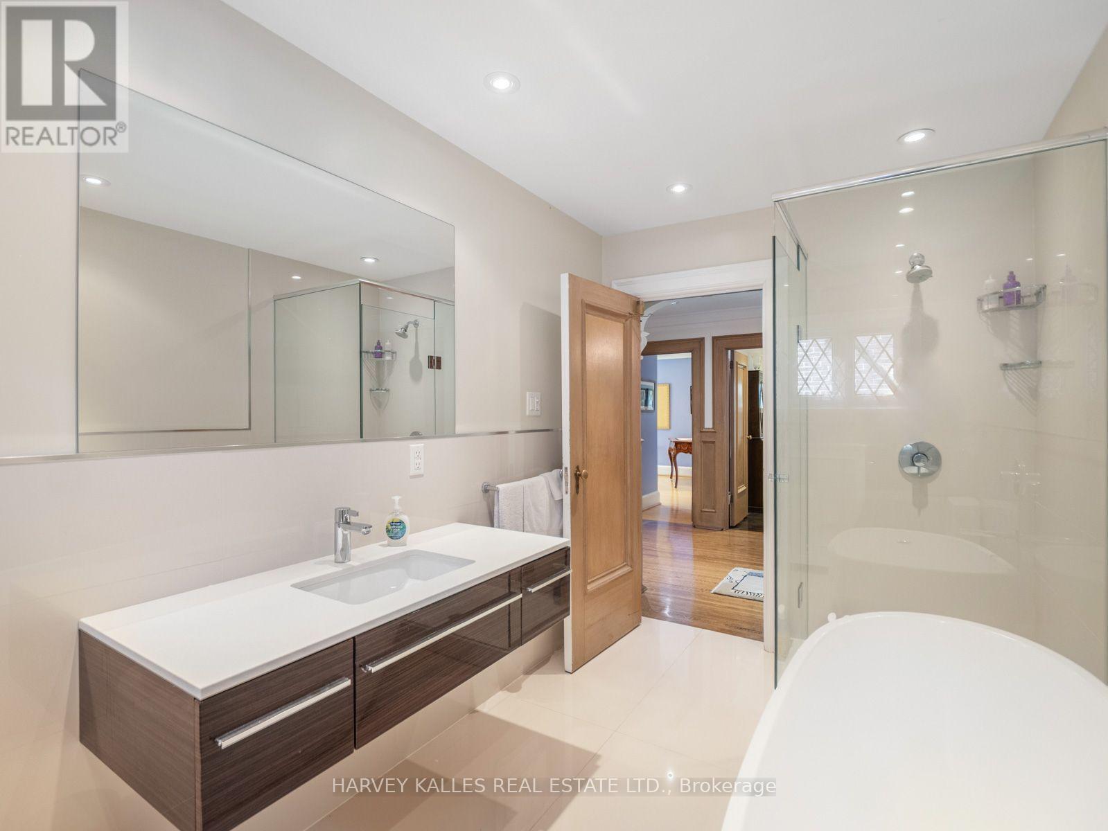 14 Dewbourne Avenue, Toronto, Ontario  M5P 1Z4 - Photo 24 - C13662952