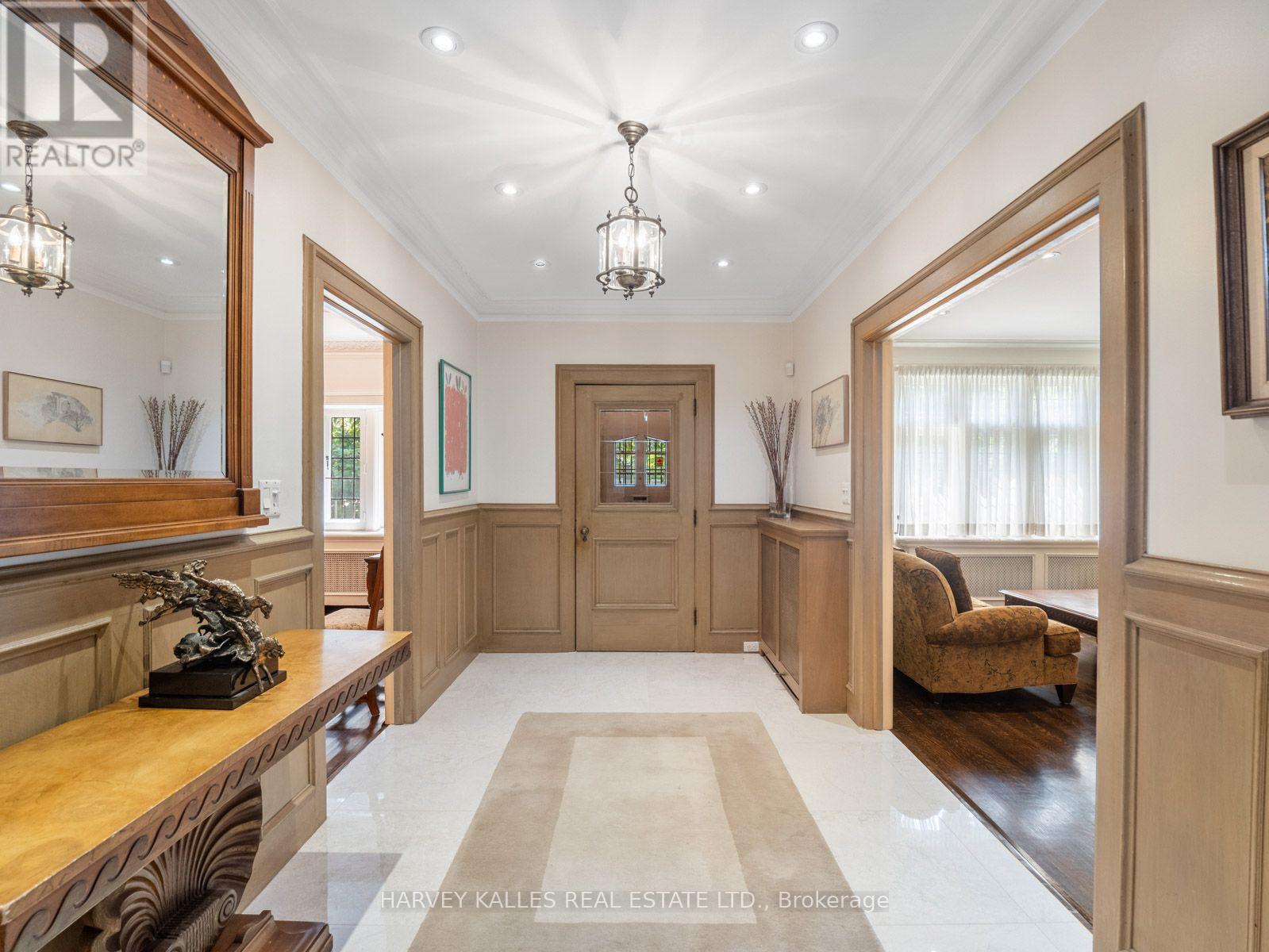14 Dewbourne Avenue, Toronto, Ontario  M5P 1Z4 - Photo 3 - C13662952