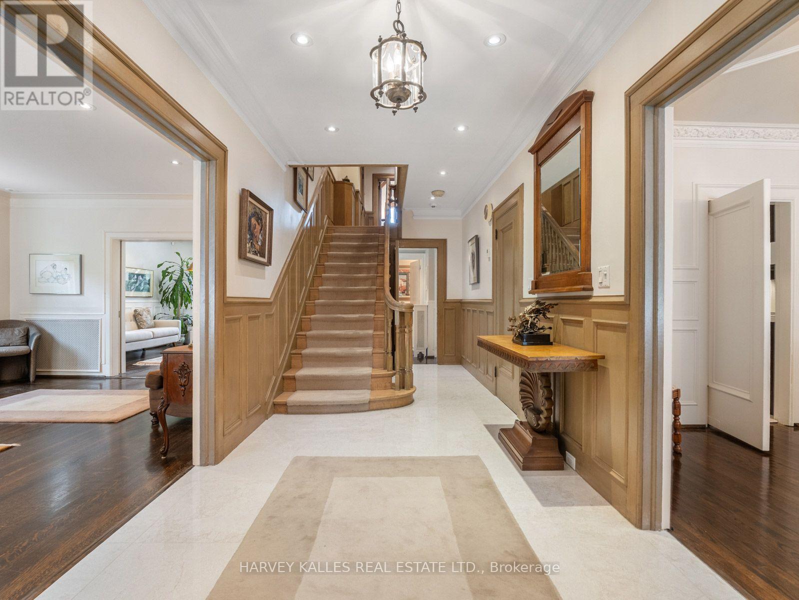 14 Dewbourne Avenue, Toronto, Ontario  M5P 1Z4 - Photo 4 - C13662952