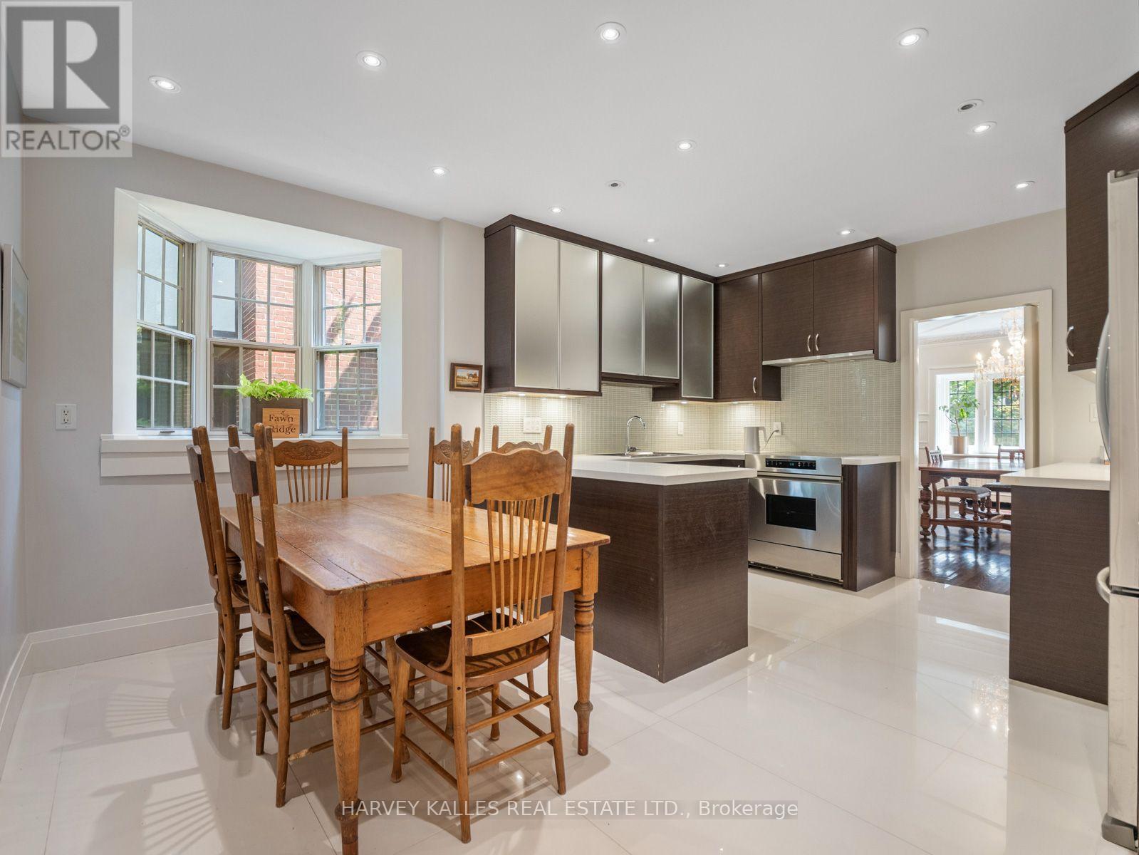 14 Dewbourne Avenue, Toronto, Ontario  M5P 1Z4 - Photo 8 - C13662952