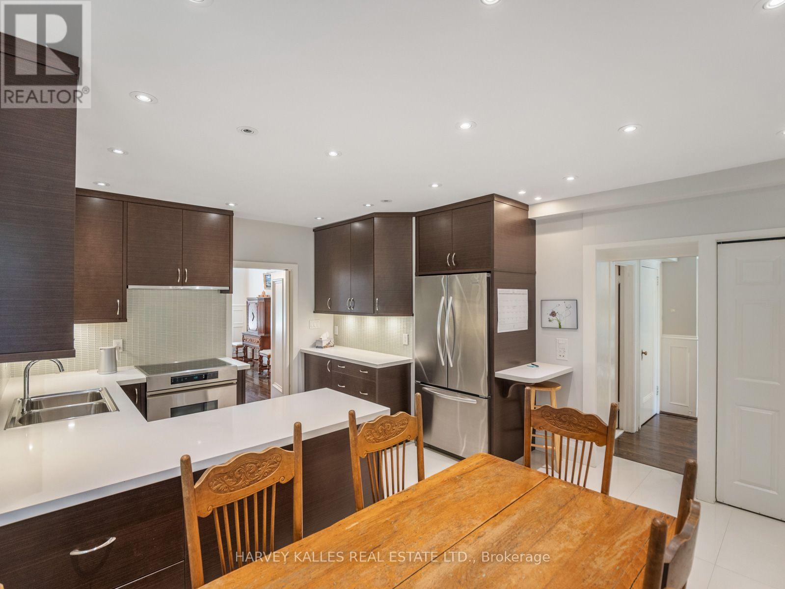 14 Dewbourne Avenue, Toronto, Ontario  M5P 1Z4 - Photo 9 - C13662952