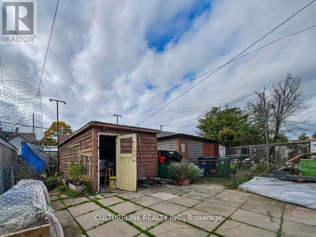 52 Palmerston Avenue, Toronto, Ontario  M6J 2J1 - Photo 10 - C13663012