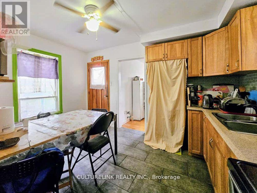 52 Palmerston Avenue, Toronto, Ontario  M6J 2J1 - Photo 16 - C13663012