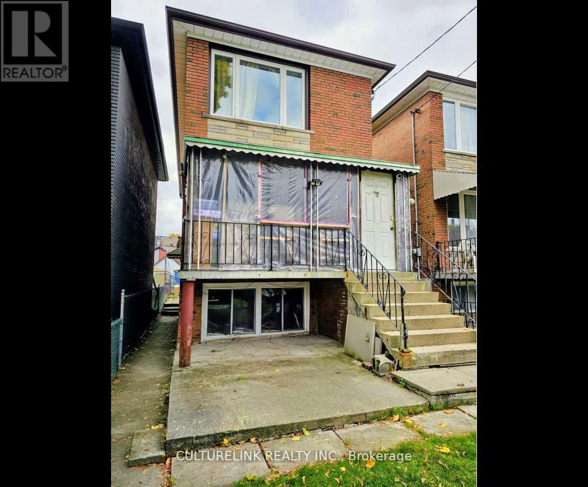 52 Palmerston Avenue, Toronto, Ontario  M6J 2J1 - Photo 2 - C13663012