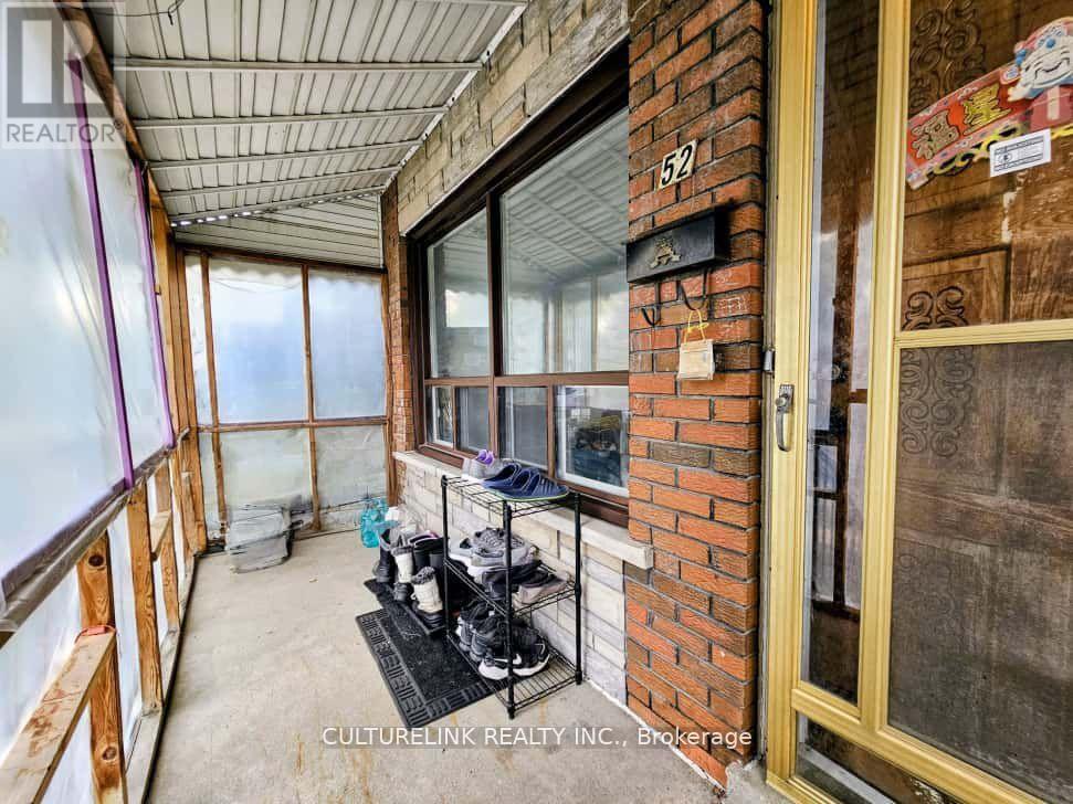 52 Palmerston Avenue, Toronto, Ontario  M6J 2J1 - Photo 4 - C13663012