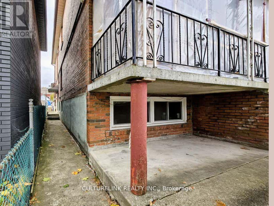 52 Palmerston Avenue, Toronto, Ontario  M6J 2J1 - Photo 5 - C13663012