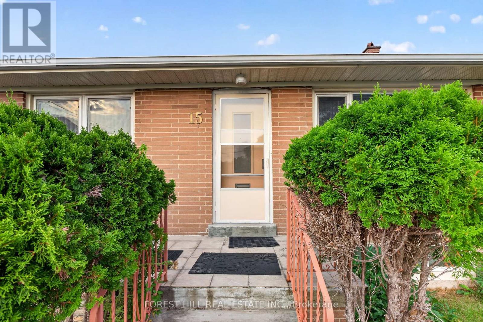 15 Robson Place, Toronto, Ontario  M2R 2Y3 - Photo 2 - C13663024