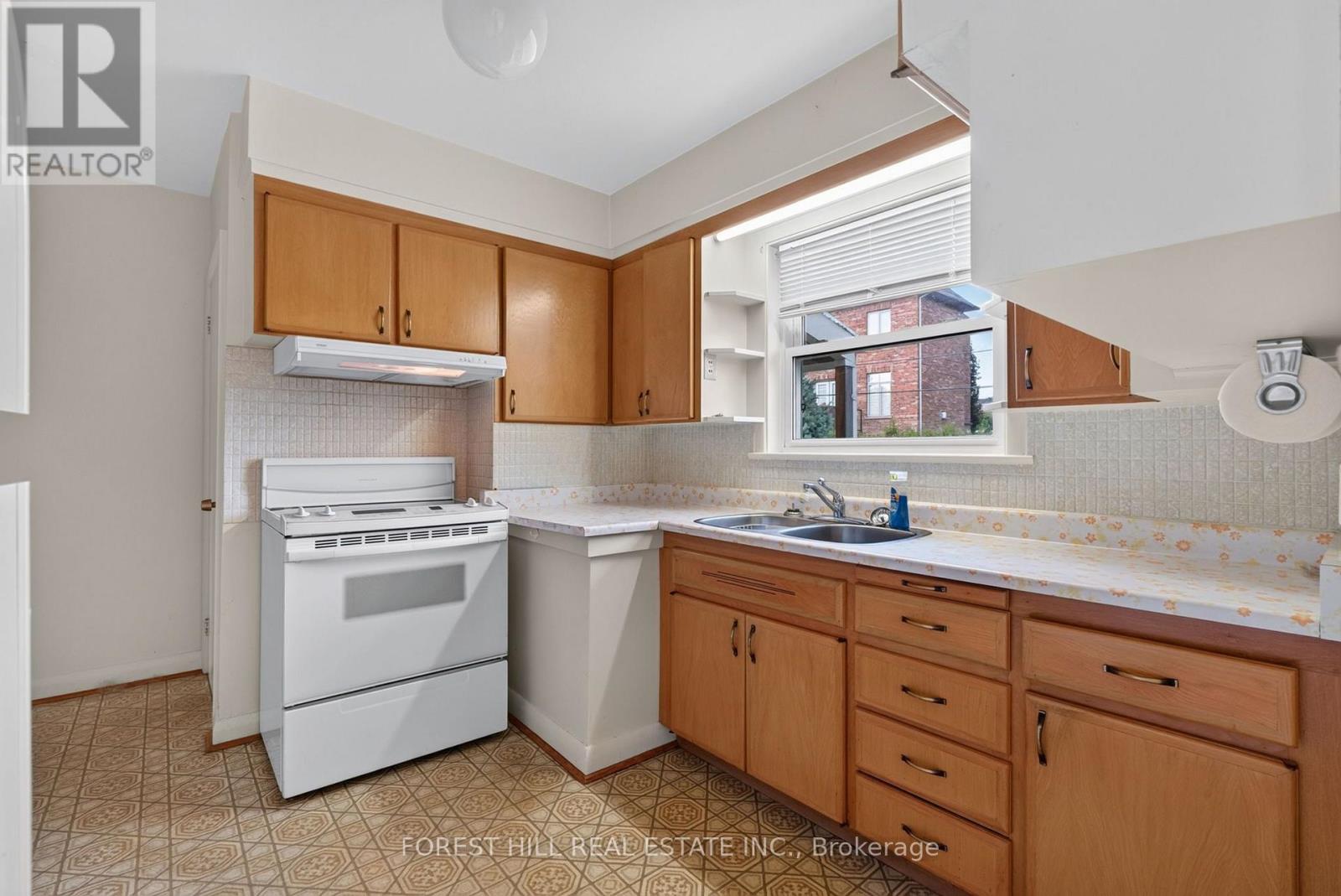 15 Robson Place, Toronto, Ontario  M2R 2Y3 - Photo 7 - C13663024