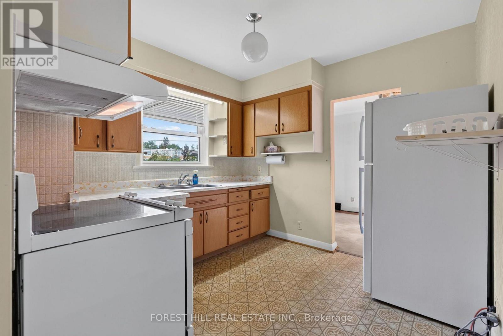 15 Robson Place, Toronto, Ontario  M2R 2Y3 - Photo 8 - C13663024