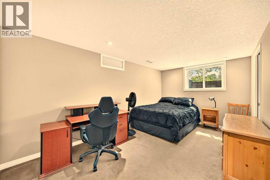 2024 Chicoutimi Drive Nw, Calgary, Alberta  T2L 0V7 - Photo 15 - A2327295