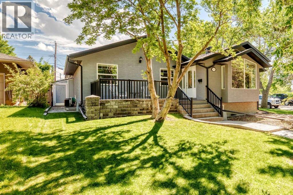 2024 Chicoutimi Drive Nw, Calgary, Alberta  T2L 0V7 - Photo 2 - A2327295