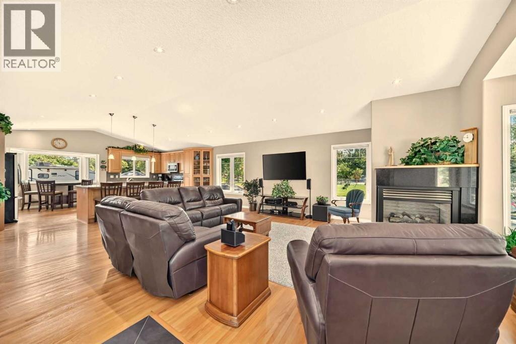 2024 Chicoutimi Drive Nw, Calgary, Alberta  T2L 0V7 - Photo 5 - A2327295