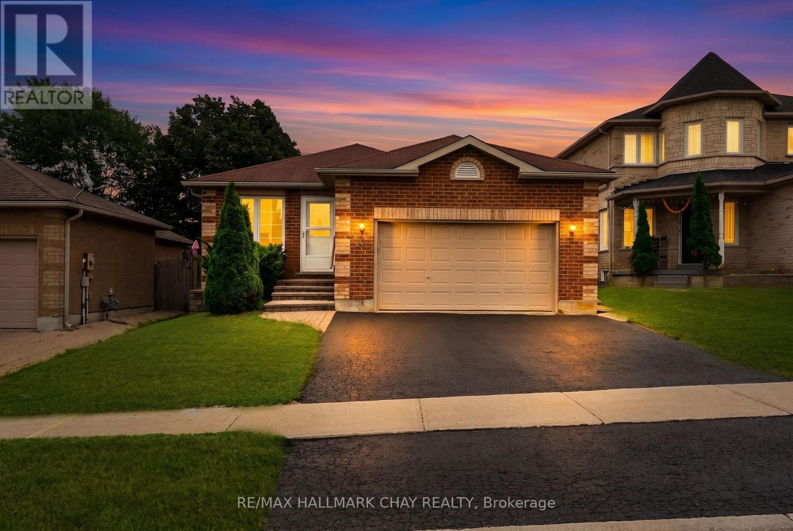 39 Hanmer Street E, Barrie (East Bayfield), Ontario  L4M 6V3 - Photo 1 - S13663004