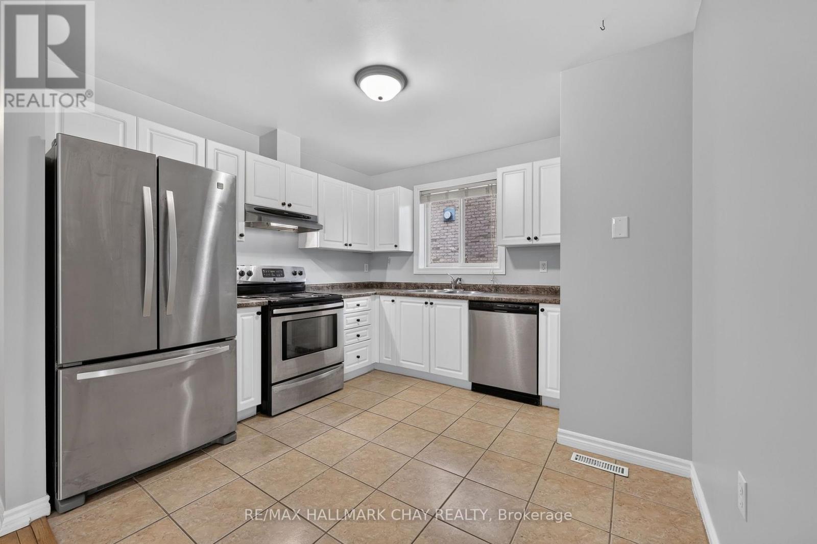 39 Hanmer Street E, Barrie (East Bayfield), Ontario  L4M 6V3 - Photo 3 - S13663004