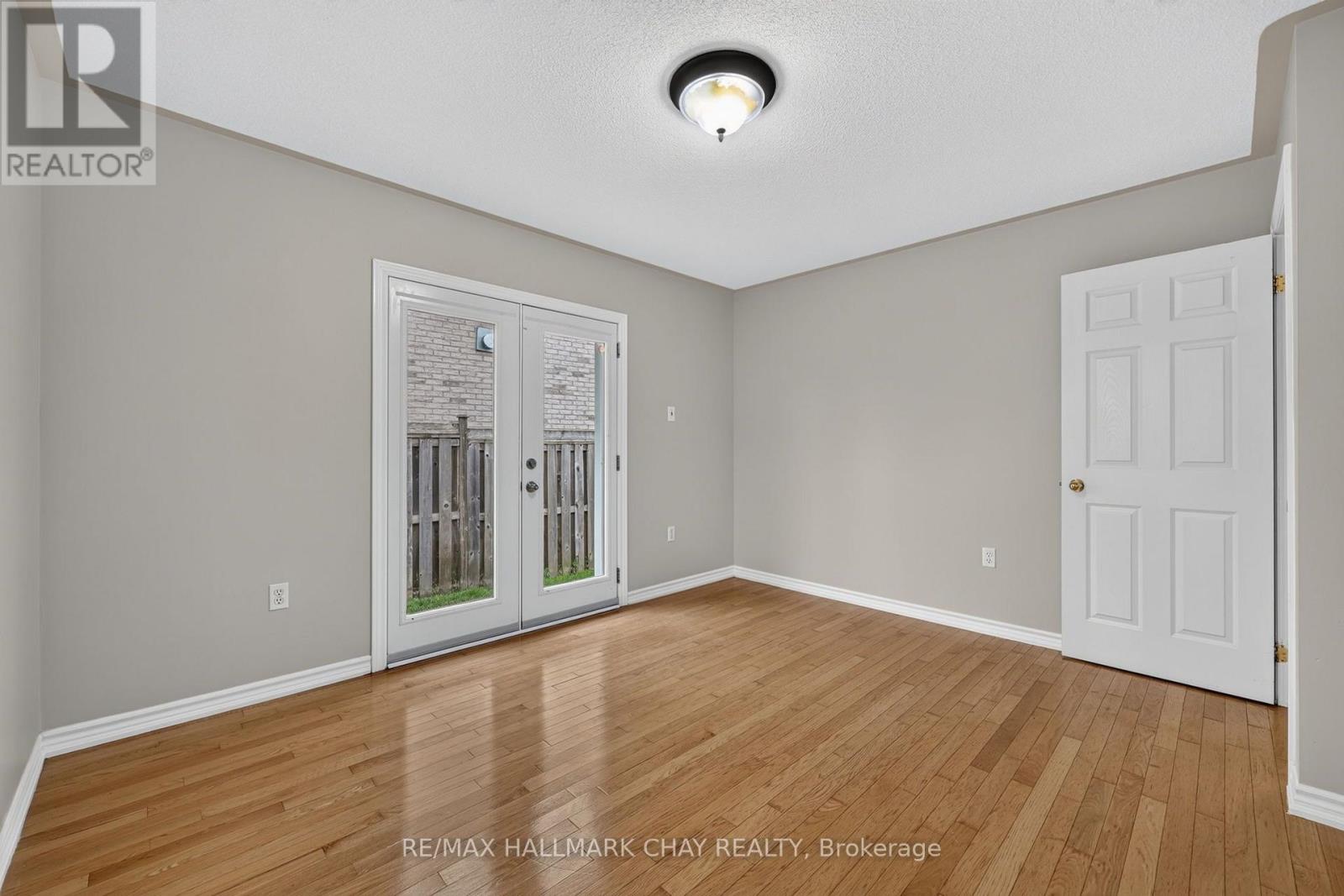 39 Hanmer Street E, Barrie (East Bayfield), Ontario  L4M 6V3 - Photo 7 - S13663004