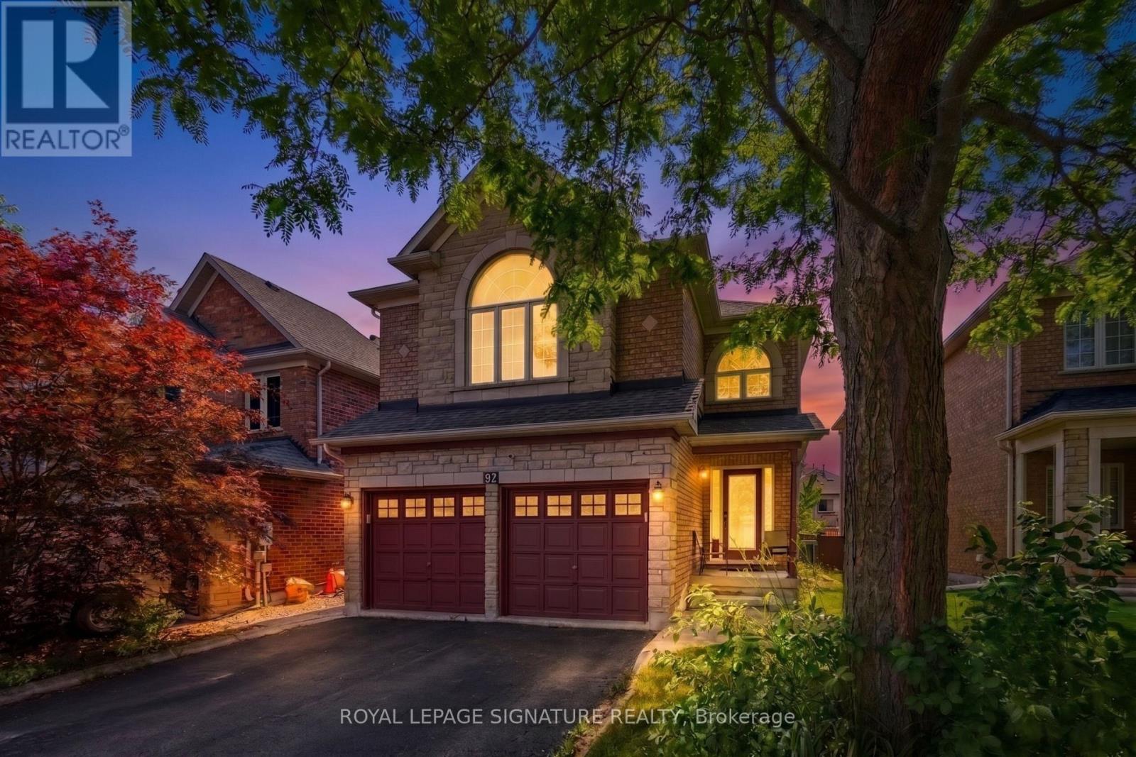 82 BELMONT BOULEVARD, Halton Hills, Ontario