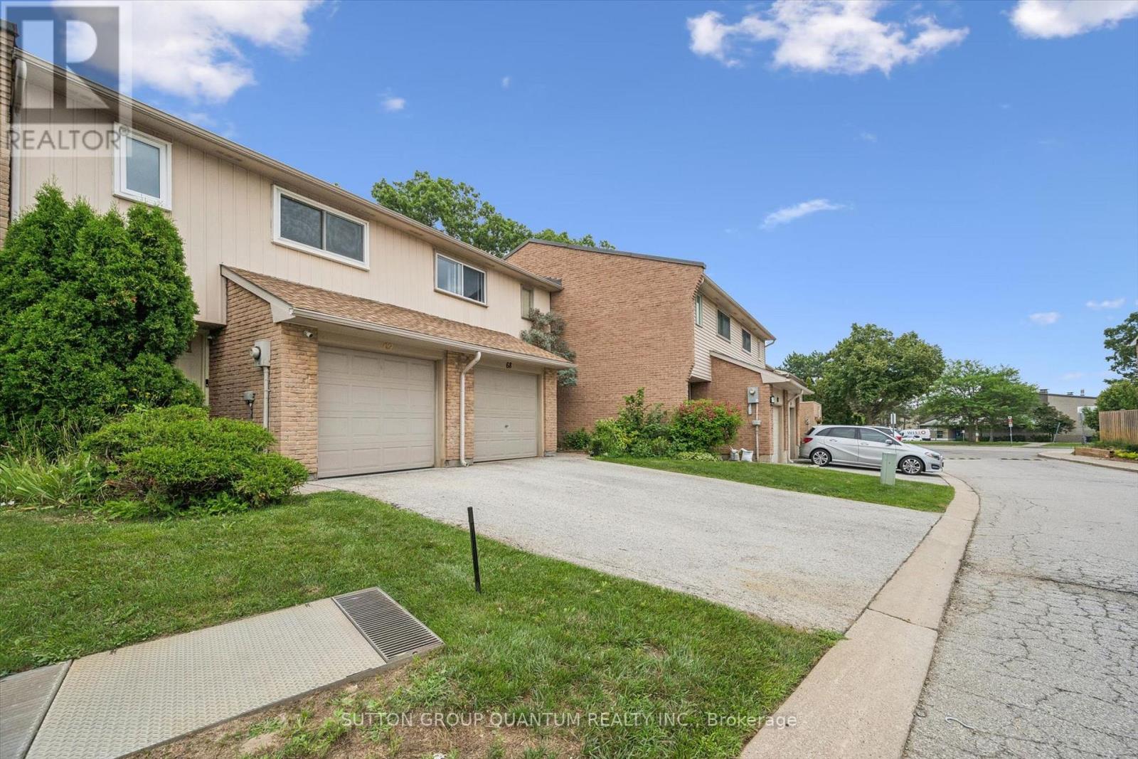 69 - 1558 Lancaster Drive, Oakville, Ontario  L6H 2Z4 - Photo 3 - W13662928
