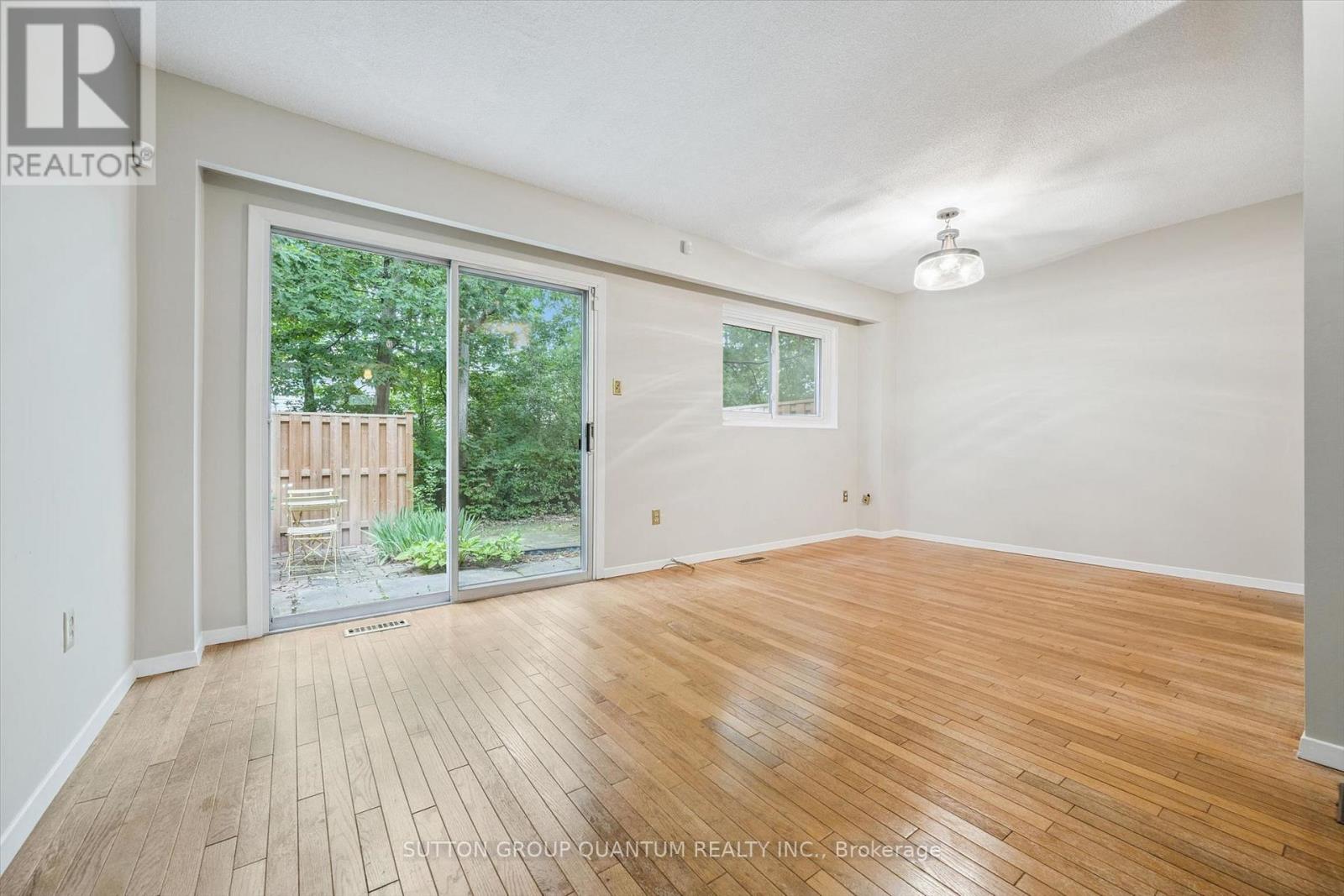 69 - 1558 Lancaster Drive, Oakville, Ontario  L6H 2Z4 - Photo 7 - W13662928
