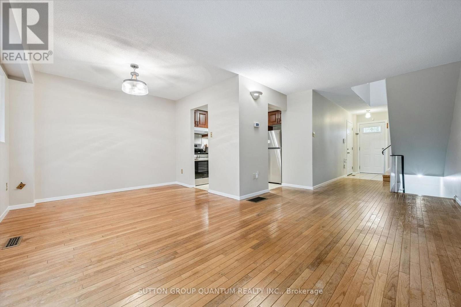 69 - 1558 Lancaster Drive, Oakville, Ontario  L6H 2Z4 - Photo 8 - W13662928