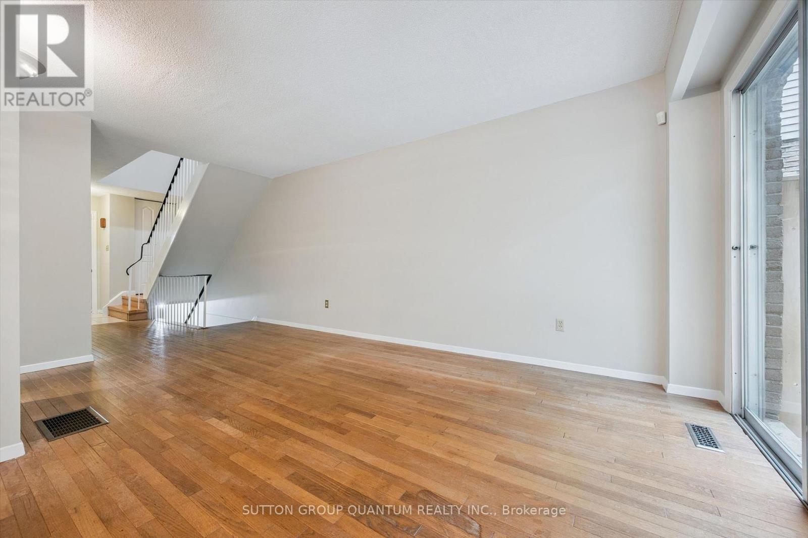 69 - 1558 Lancaster Drive, Oakville, Ontario  L6H 2Z4 - Photo 9 - W13662928