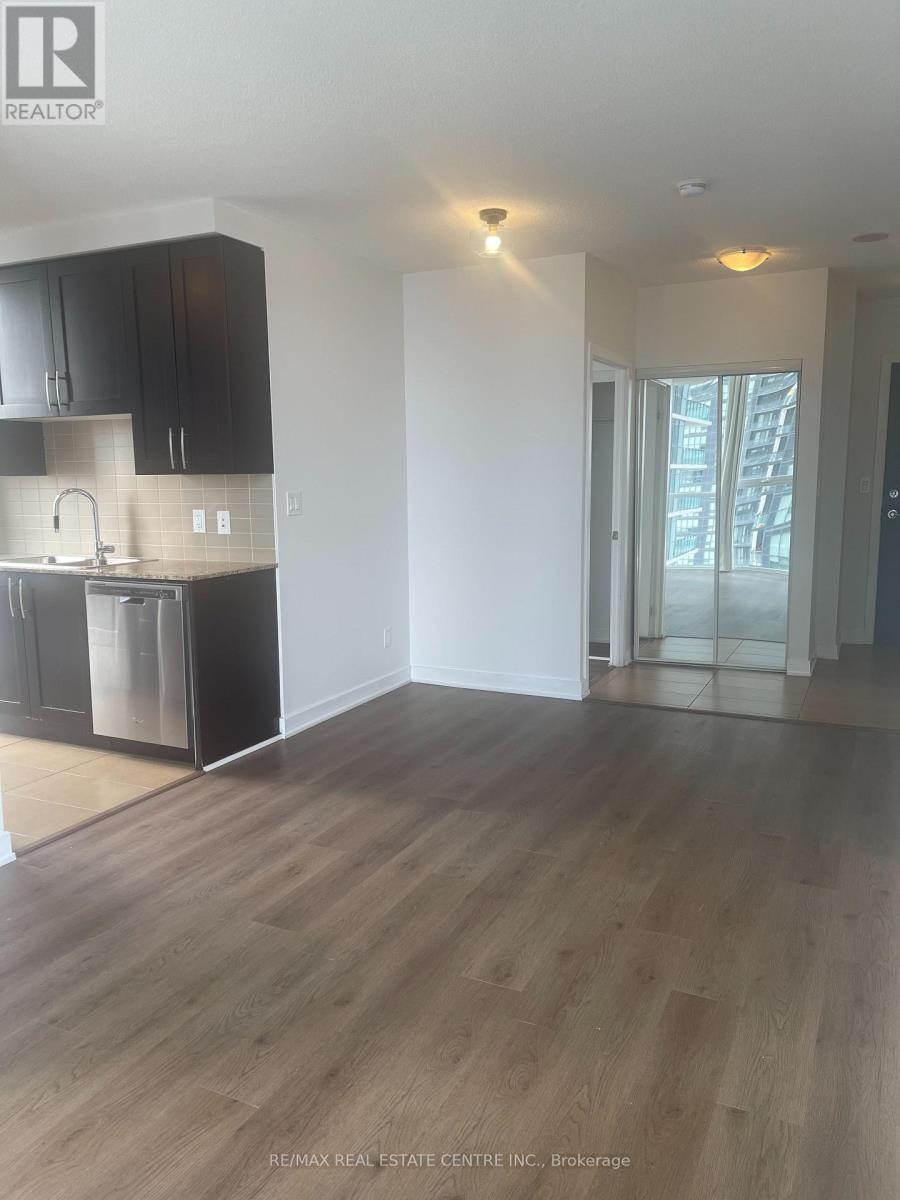 2104 - 4070 Confederation Parkway, Mississauga, Ontario L5B 0E9 - Photo 5 - W13662964